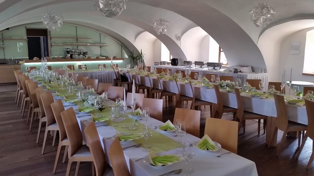 Hotel Zamecka Sypka Blansko Exteriör bild